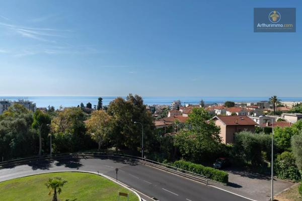 Vente                                                      Appartement
                        
                     3 pièces                      69 m2                     à Nice