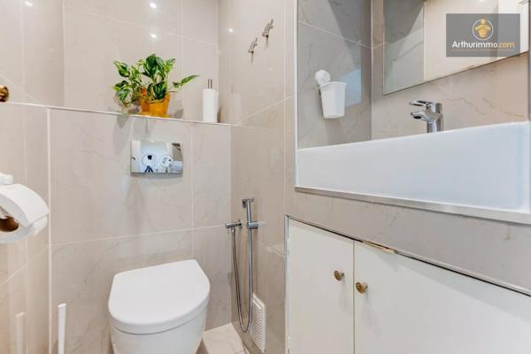 Vente                                                      Appartement
                        
                     3 pièces                      69 m2                     à Nice