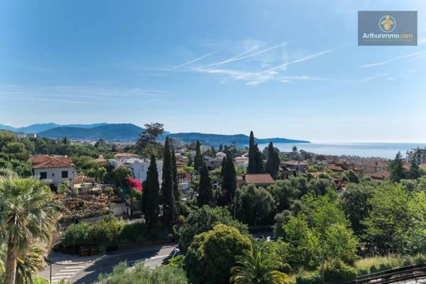 Vente                                                      Appartement
                        
                     3 pièces                      69 m2                     à Nice
