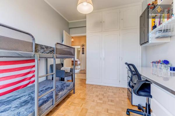 Vente                                                      Appartement
                        
                     3 pièces                      69 m2                     à Nice