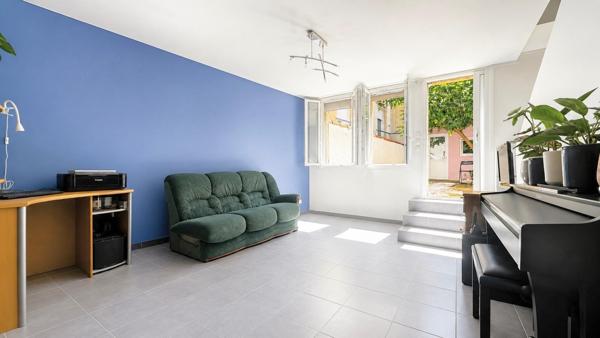 Maison de ville avec extérieur proche de toutes commodités