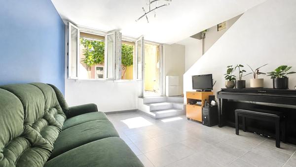 Maison de ville avec extérieur proche de toutes commodités