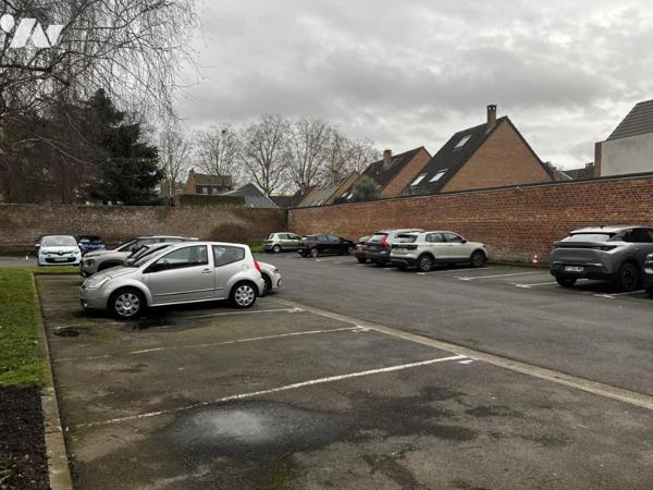 A vendre LILLE Canteleu, appartement de type III en rez-de-jardin, parking, cave.