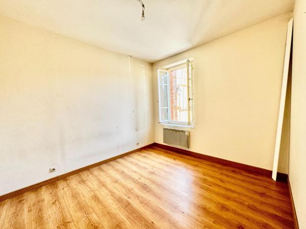 Centre L'Isle sur Tarn, maison typique de ville T3