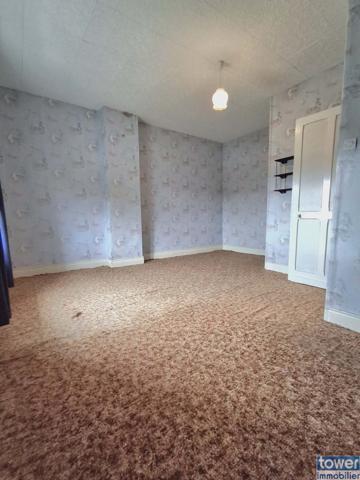 Maison
                                                                                                                                                                                                                                                                                                                        4 pièce(s)                                                                                                                                                                                                          2 chambre(s)                                                                                                                                                                                                          83  m²