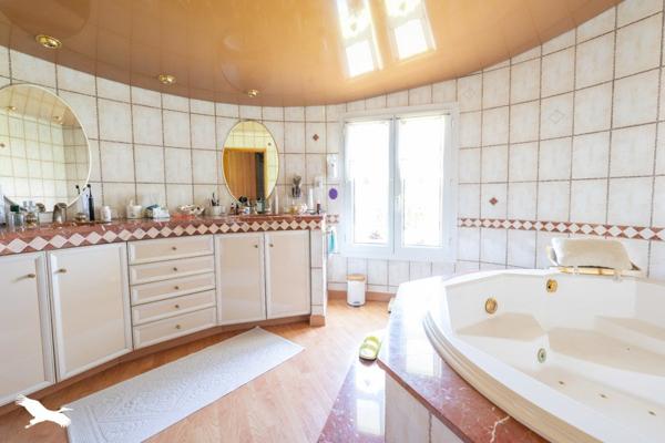 Maison à vendre |  Le Château-d'Oléron |  10 pièces | 306 m²
