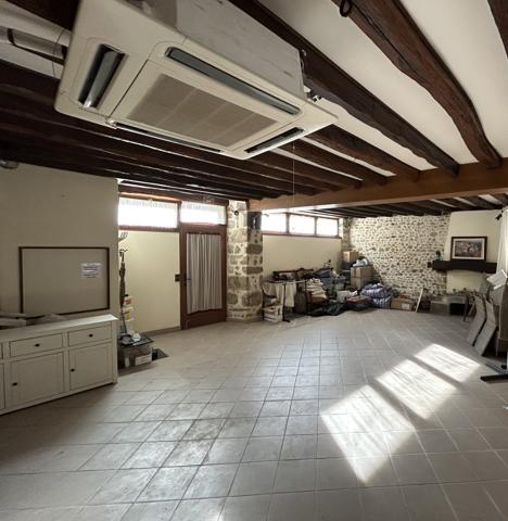 Immeuble
        
        - 659 m² Exclusivité