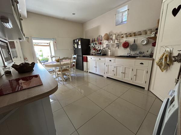 Immeuble
        
        - 659 m² Exclusivité