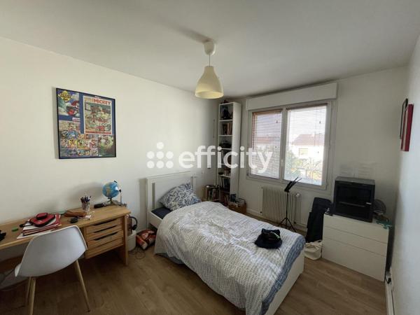 Maison
         5 pièces
        - 90 m² 379 000 € *
