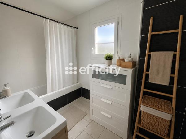 Maison
         5 pièces
        - 90 m² 379 000 € *