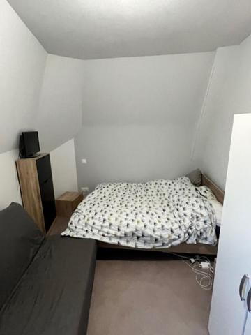 Immeuble Moulins 3 appartements + local 100 m2 + 2 garages + terrain