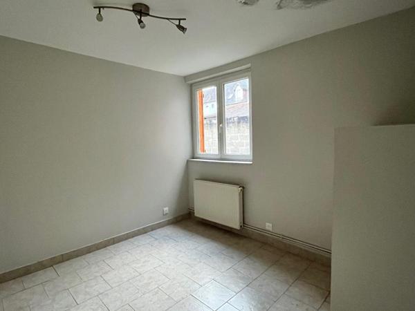 Immeuble Moulins 3 appartements + local 100 m2 + 2 garages + terrain