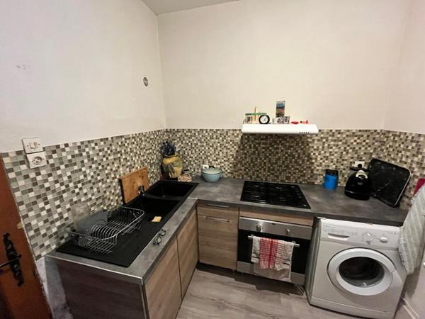 Immeuble Moulins 3 appartements + local 100 m2 + 2 garages + terrain