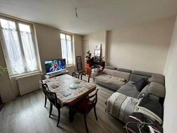 Immeuble Moulins 3 appartements + local 100 m2 + 2 garages + terrain