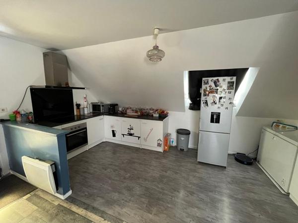 IMMEUBLE AVEC TROIS LOGEMENTS LOUES 190M2