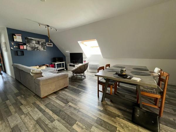 IMMEUBLE AVEC TROIS LOGEMENTS LOUES 190M2