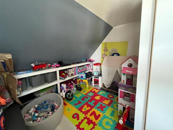 IMMEUBLE AVEC TROIS LOGEMENTS LOUES 190M2