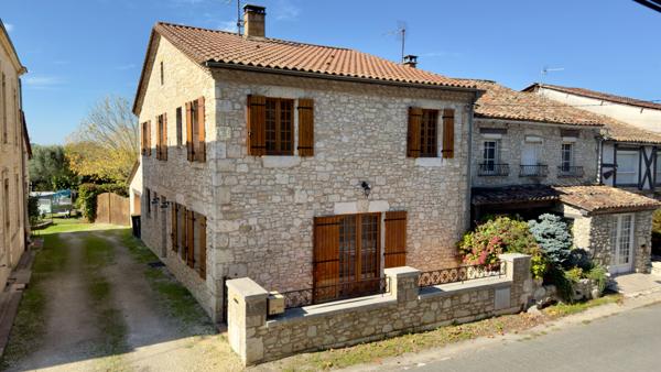 Maison bourgeoise avec piscine au coeur des vignes ? calme, espace et raffinement