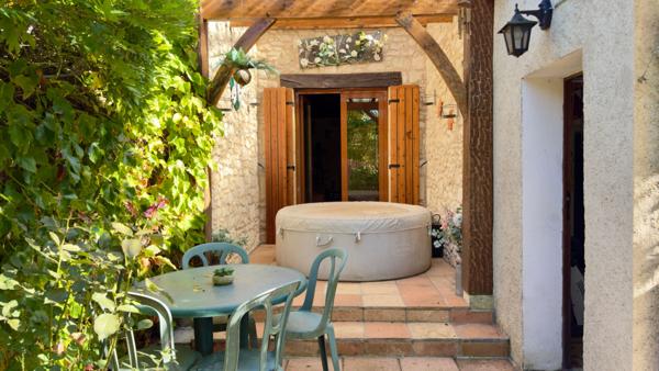 Maison bourgeoise avec piscine au coeur des vignes ? calme, espace et raffinement