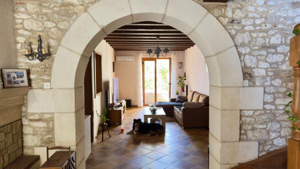 Maison bourgeoise avec piscine au coeur des vignes ? calme, espace et raffinement