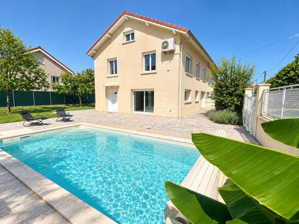 Maison
         9 pièces
        - 163 m² Bien prestige 650 000 € *