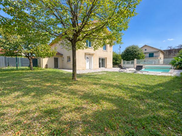 Maison
         9 pièces
        - 163 m² Bien prestige 650 000 € *