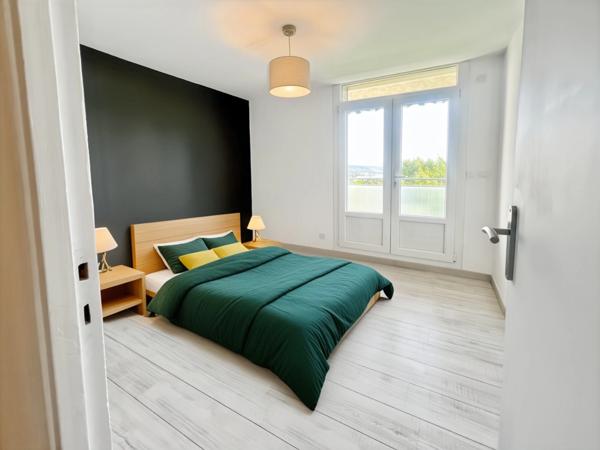 Appartement à vendre 4 pièces LA CIOTAT (13) - 74m2 terrasse vue mer - cave - au calme - à pieds centre ville.