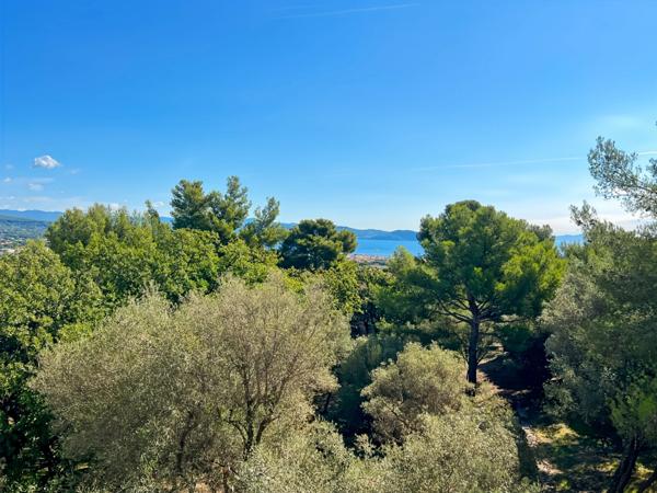 Appartement à vendre 4 pièces LA CIOTAT (13) - 74m2 terrasse vue mer - cave - au calme - à pieds centre ville.