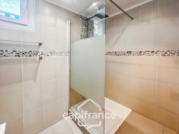 Appartement à vendre 4 pièces LA CIOTAT (13) - 74m2 terrasse vue mer - cave - au calme - à pieds centre ville.