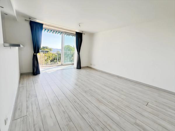 Appartement à vendre 4 pièces LA CIOTAT (13) - 74m2 terrasse vue mer - cave - au calme - à pieds centre ville.