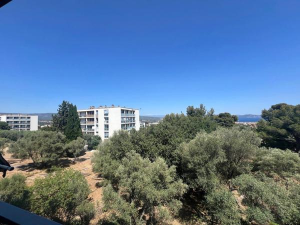 Appartement à vendre 4 pièces LA CIOTAT (13) - 74m2 terrasse vue mer - cave - au calme - à pieds centre ville.