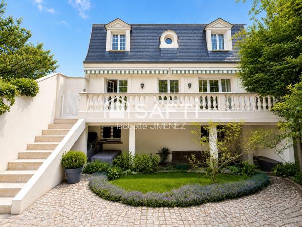 Maison de caractère offrant espace, confort et fonctionnalité recherchés par les familles d'aujourd'hui.