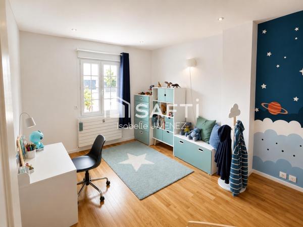 Maison de caractère offrant espace, confort et fonctionnalité recherchés par les familles d'aujourd'hui.