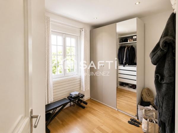 Maison de caractère offrant espace, confort et fonctionnalité recherchés par les familles d'aujourd'hui.