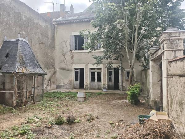Maison de ville 174 m² à rénover à Richelieu