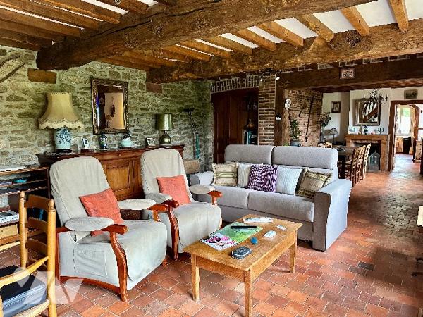 Situé dans un petit hameau au calme, charmante habitation ancienne