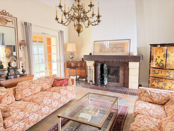 Sarzeau (56370) Entre plage et bourg, au calme d’une impasse.