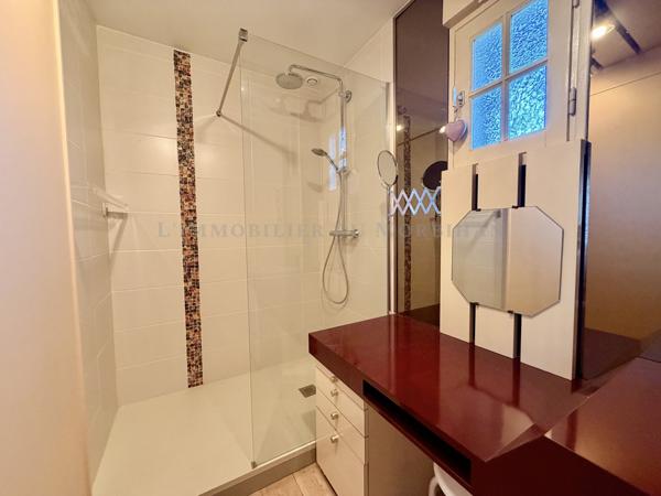 Sarzeau (56370) Entre plage et bourg, au calme d’une impasse.