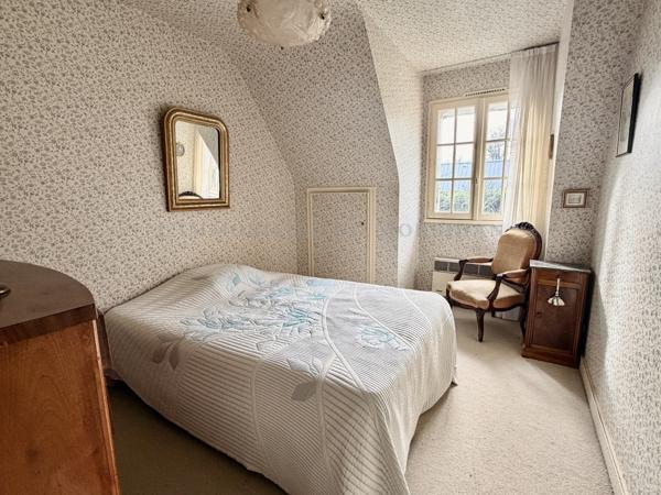 Sarzeau (56370) Entre plage et bourg, au calme d’une impasse.