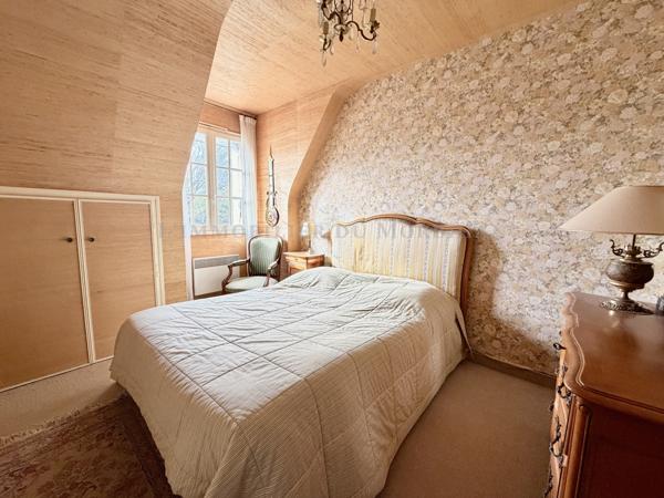 Sarzeau (56370) Entre plage et bourg, au calme d’une impasse.