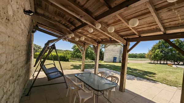 Superbe maison en pierre avec piscine à vendre à Montaigu-de-Quercy