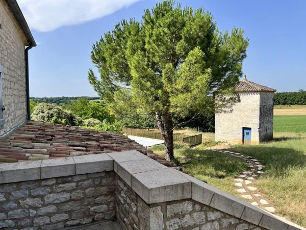 Superbe maison en pierre avec piscine à vendre à Montaigu-de-Quercy