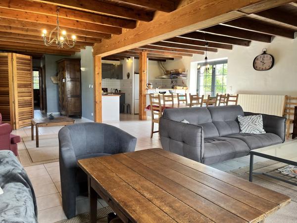 Superbe maison en pierre avec piscine à vendre à Montaigu-de-Quercy