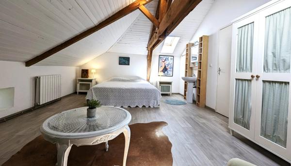 Superbe maison en pierre avec piscine à vendre à Montaigu-de-Quercy