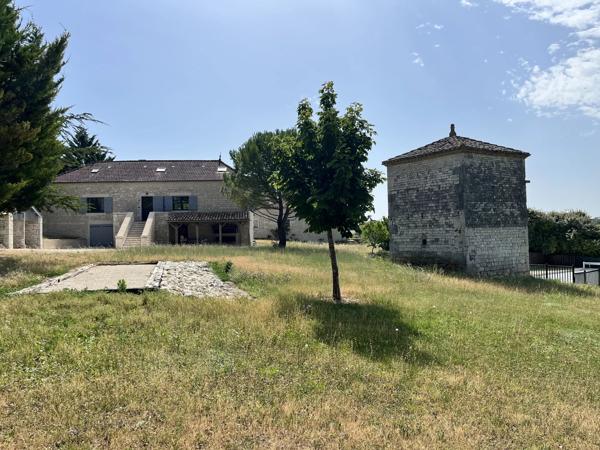 Superbe maison en pierre avec piscine à vendre à Montaigu-de-Quercy