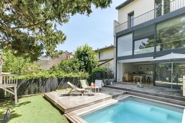 Busca, Toulouse, Maison de ville de 220 m² avec jardin, piscine et garage