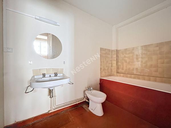 Nantes Procé-Monselet / Appartement 3 pièce(s) 70 m2 / A RENOVER / balcons / parking / cave/ DPE en C