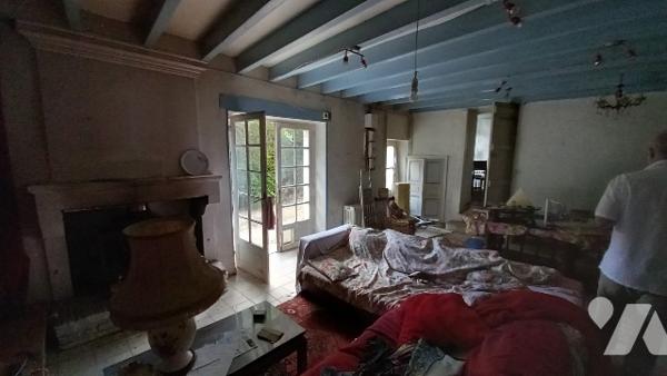 Maison de maître située dans le marais poitevin à restaurer.