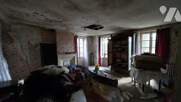 Maison de maître située dans le marais poitevin à restaurer.