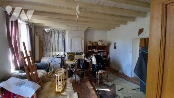 Maison de maître située dans le marais poitevin à restaurer.